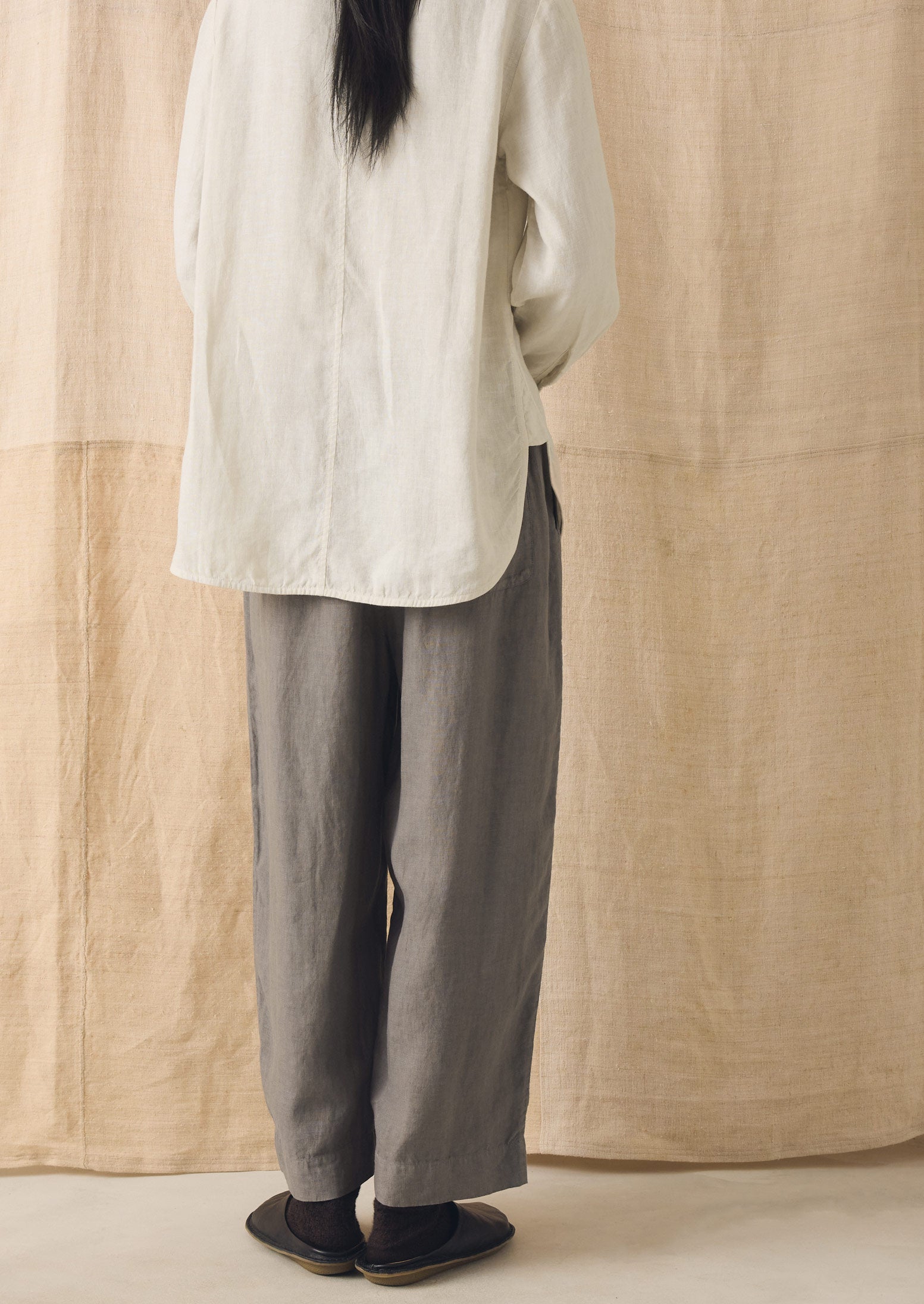 Garment Dyed Linen Barrel Leg Pants | Iron - Image 4