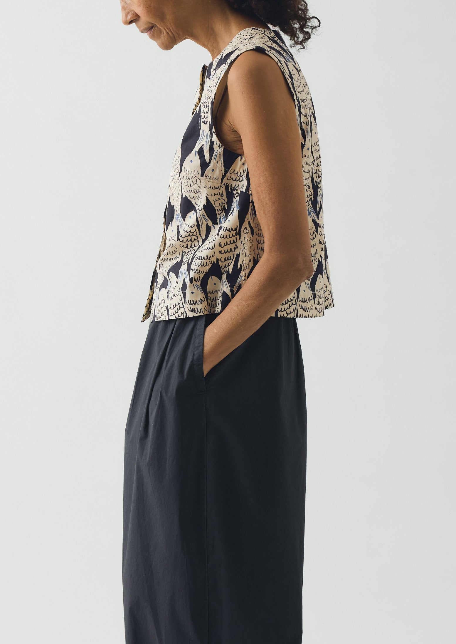 Market Fish Print Cotton Poplin Top | Slate - Image 3