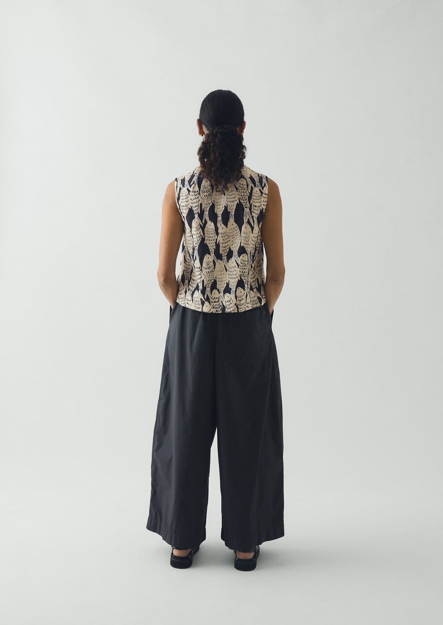 Market Fish Print Cotton Poplin Top | Slate - Image 4
