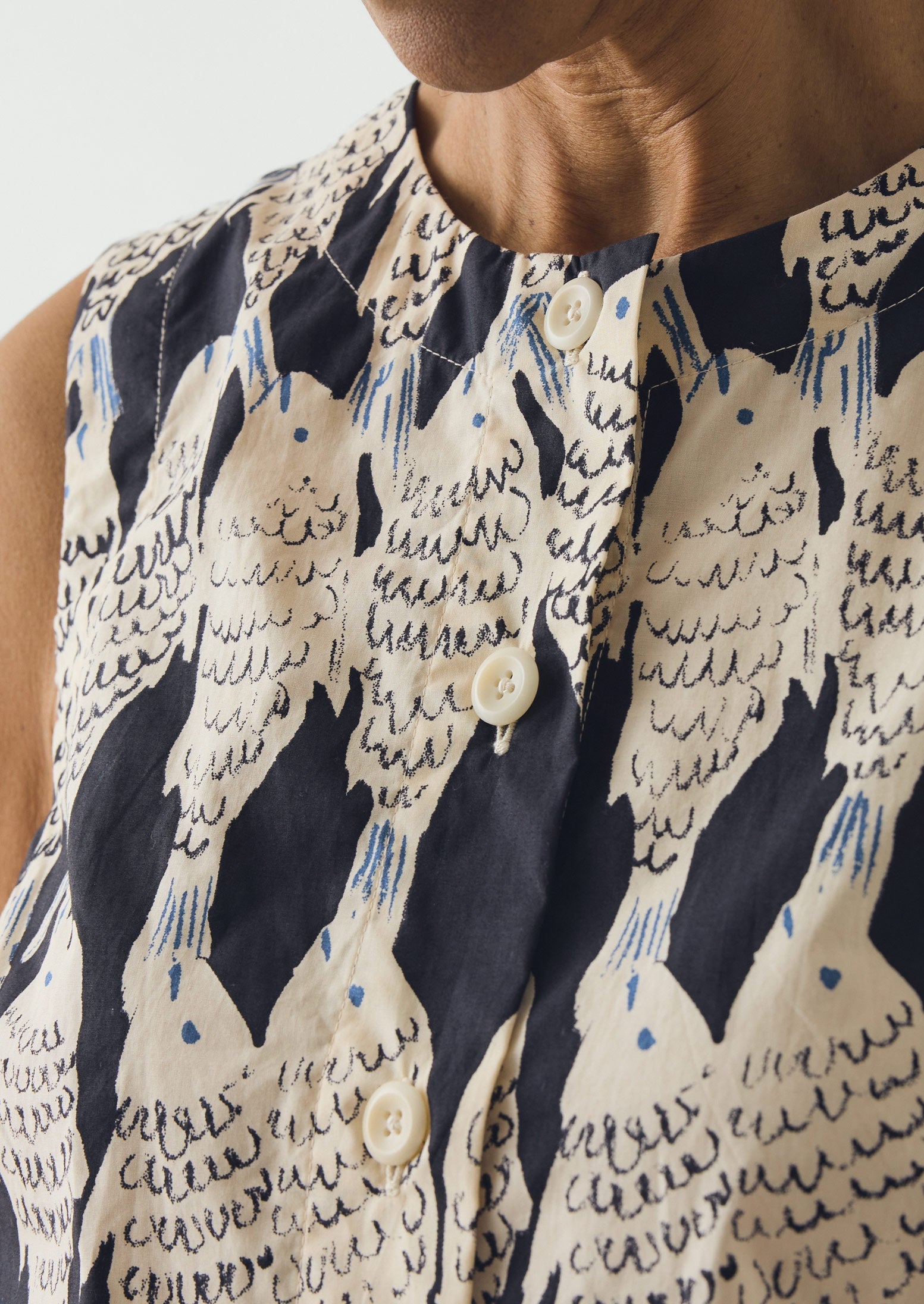 Market Fish Print Cotton Poplin Top | Slate - Image 5